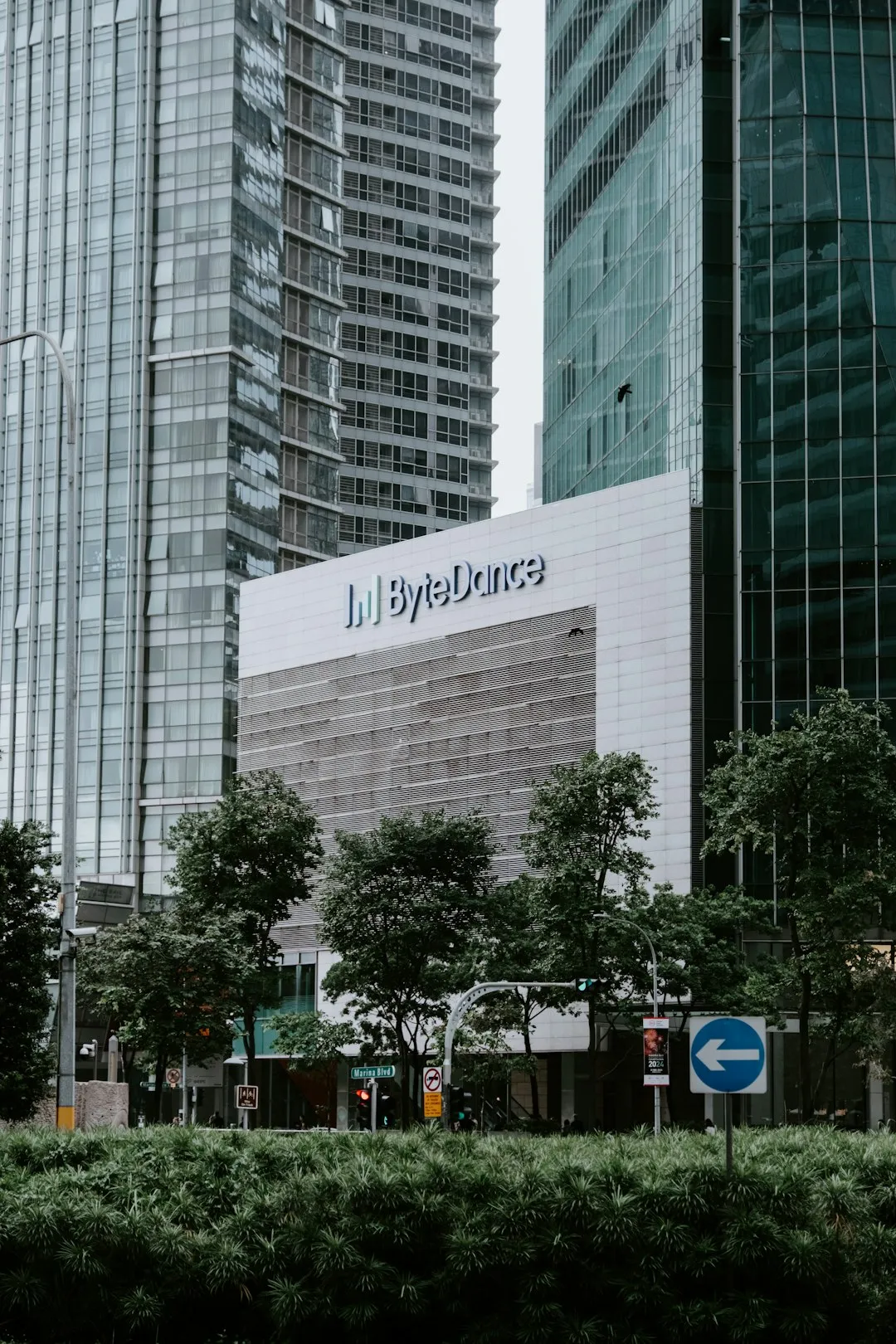 ByteDance Desenvolve Assistente de IA Rival do ChatGPT com 200 Bilhões de Parâmetros