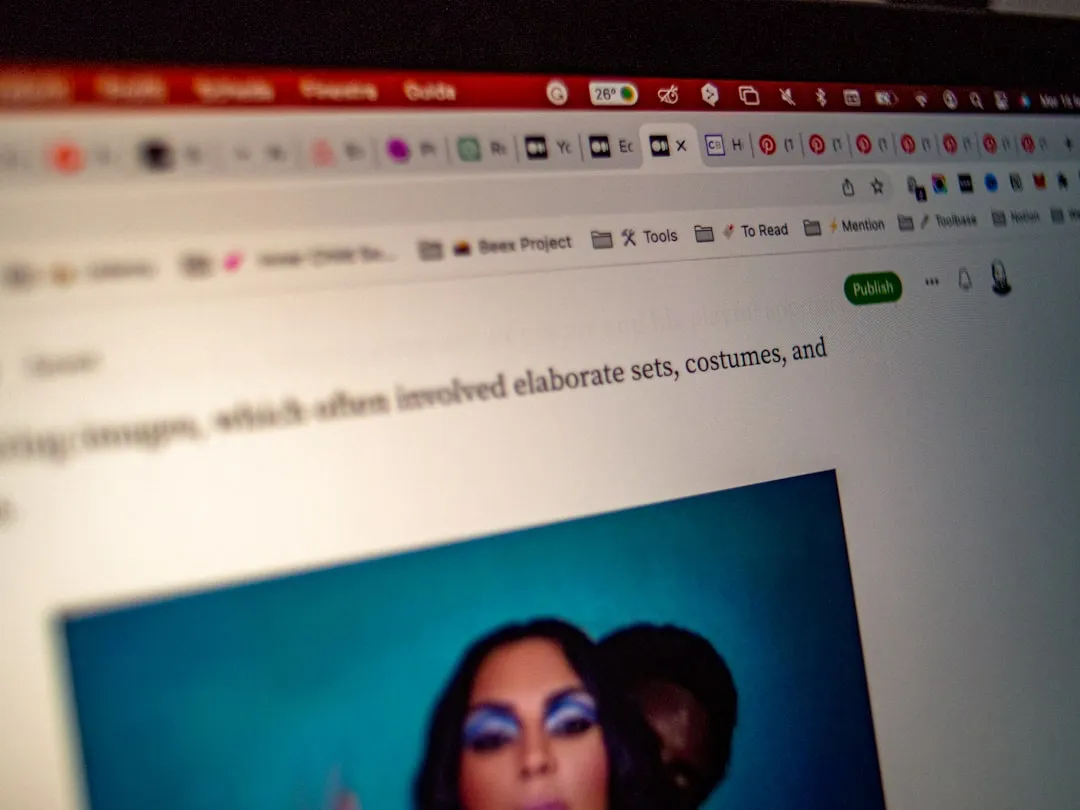 Documentários e Análises sobre a Cultura do Viral na Internet Moderna